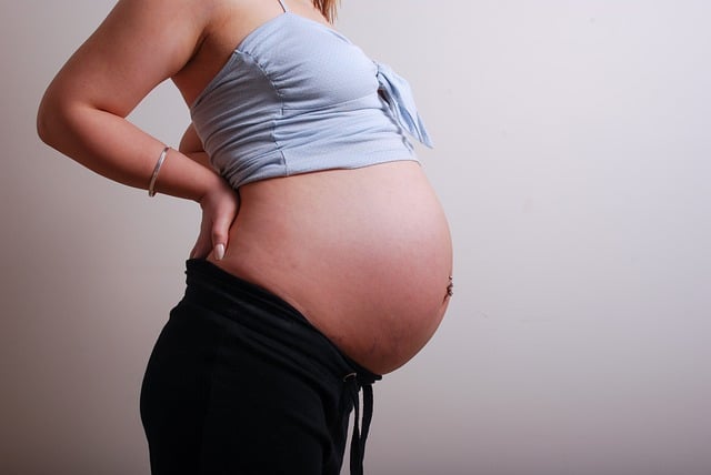 妊娠中に歩き方が変化してしまう原因について